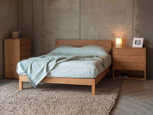 عکس تخت خواب چوبی ساده دونفره رایان