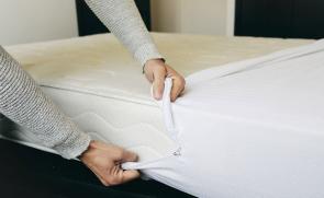 راهنمای خرید محافظ تشک ضد آب برای شب ادراری کودکان