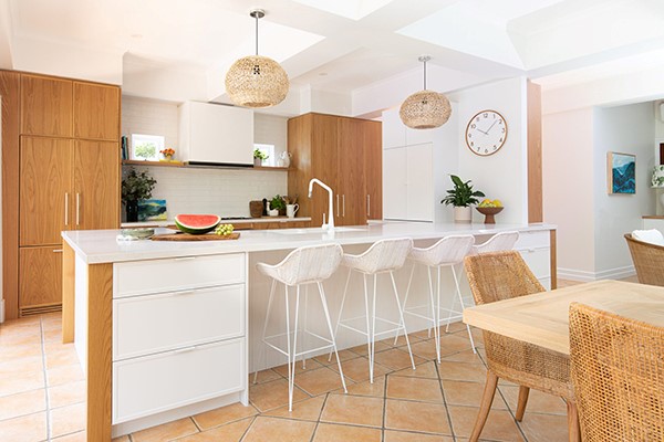 بررسی تزیین آشپزخانه با 8 ترفند ساده در مجله بلج
